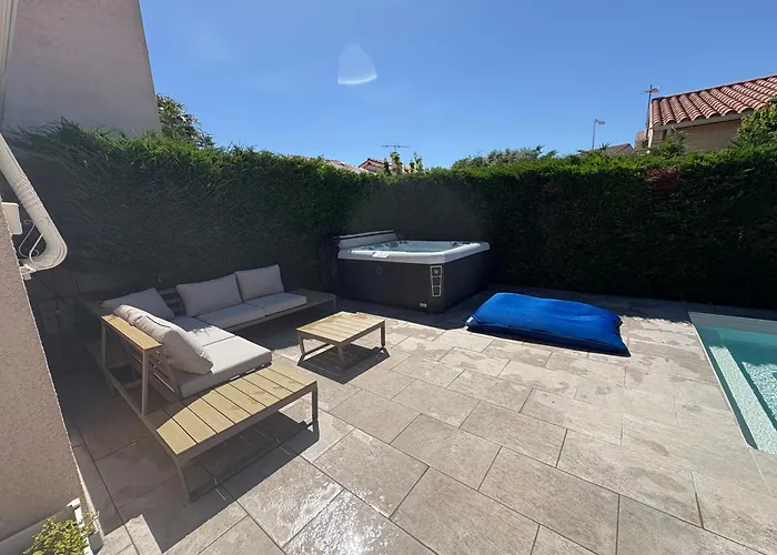 فيلة Proche St Cyprien Piscine *